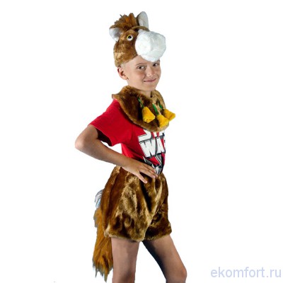Костюм Лошадка Карнавальный костюм Лошадка, символ года 2014 На лошадке всякий маленький человек мечтает покататься. Но тут у нас не рысак и не ломовичок, запрячь его можно только в шутку – серпантином, и то, если прикормить конфетой заранее. Вот от наш карнавальный жеребёнок – детский маскарадный костюм для беготни и смеха, будто сорвавшийся с карусели. Всё-то с ним веселее и игривее на любом новогоднем детском празднике!
Производство: Россия