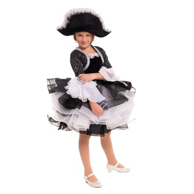 Карнавальный костюм «Пиратка в чёрном» В комплект входят: платье, юбка-пачка, болеро, шляпа
Материал: жаккард, велюр, фатин, поролон, подкладка
Рассчитан на рост: 122-128, 134-140 см
Артикул ДС224