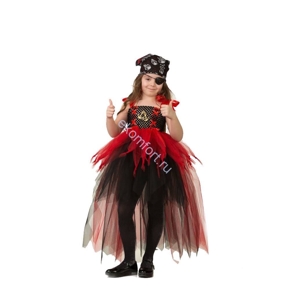 Агата Муцениеце назвала свой костюм на Хэллоуин с куклой «мертвого ребенка» шуткой
